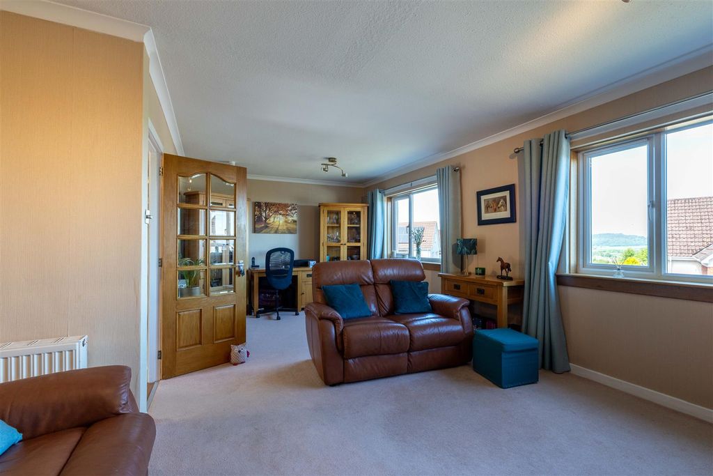Property photo 3 of 21 S003.Jpg