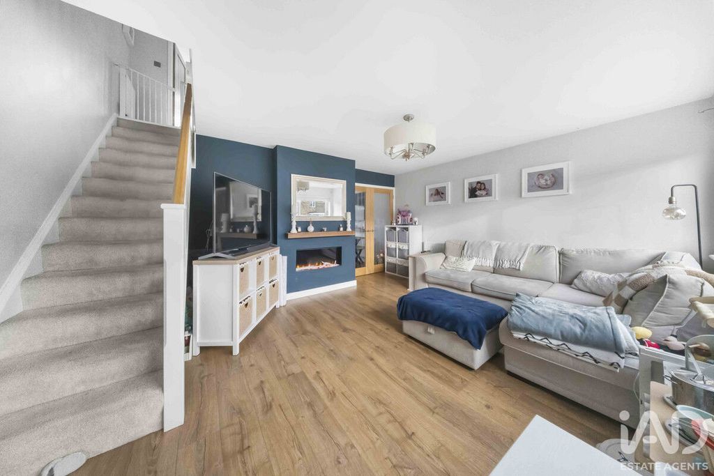 Property photo 2 of 21