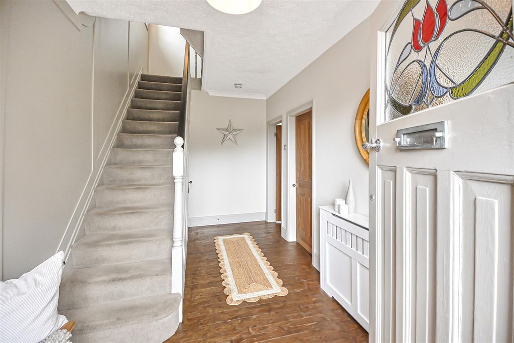 Property photo 2 of 41 149 Manchester Road Entrance Hall (1).Jpg