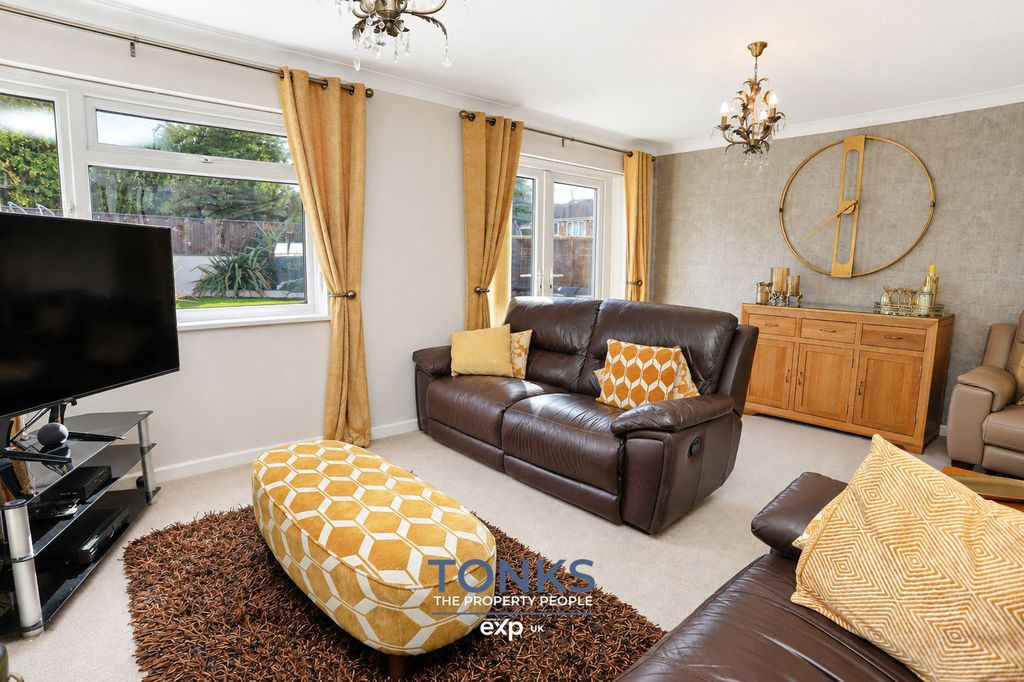 Property photo 3 of 34