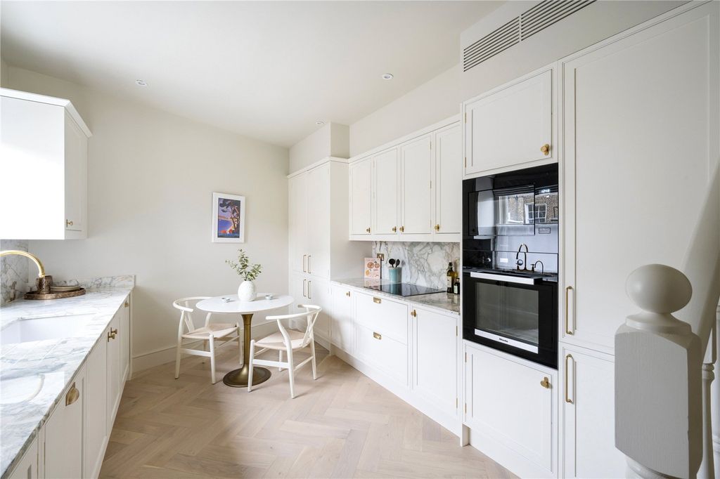 Property photo 3 of 9 Picture 3