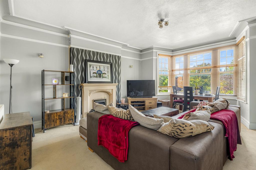 Property photo 2 of 11 16A Shakespeare Road Final-11.Jpg