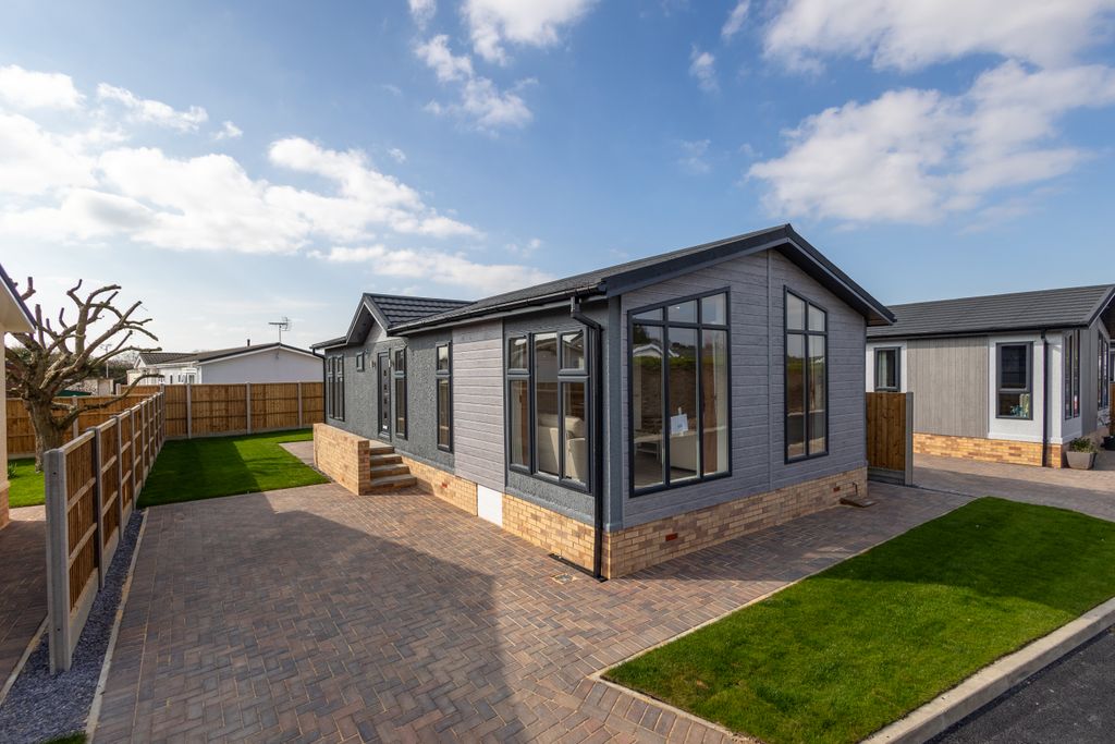 Property photo 2 of 12 Front Elevation