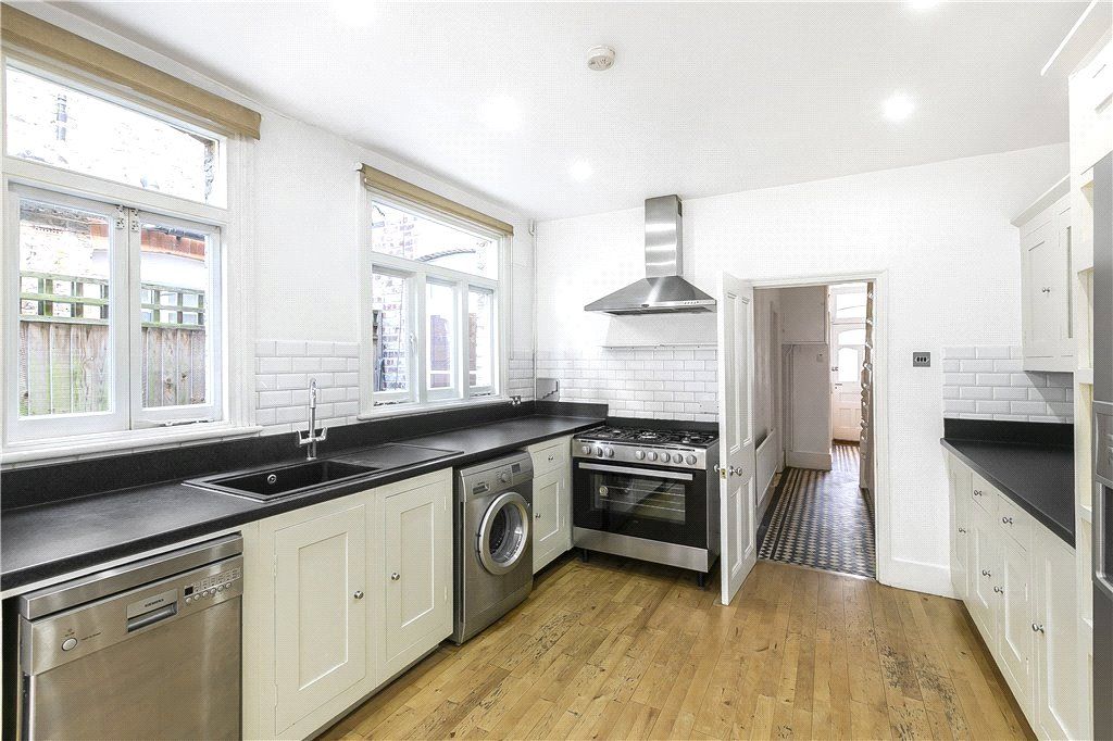Property photo 3 of 22 Kitchen