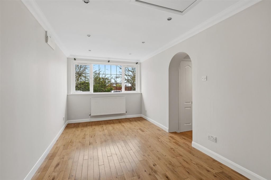 Property photo 3 of 17 Bedroom/ Office