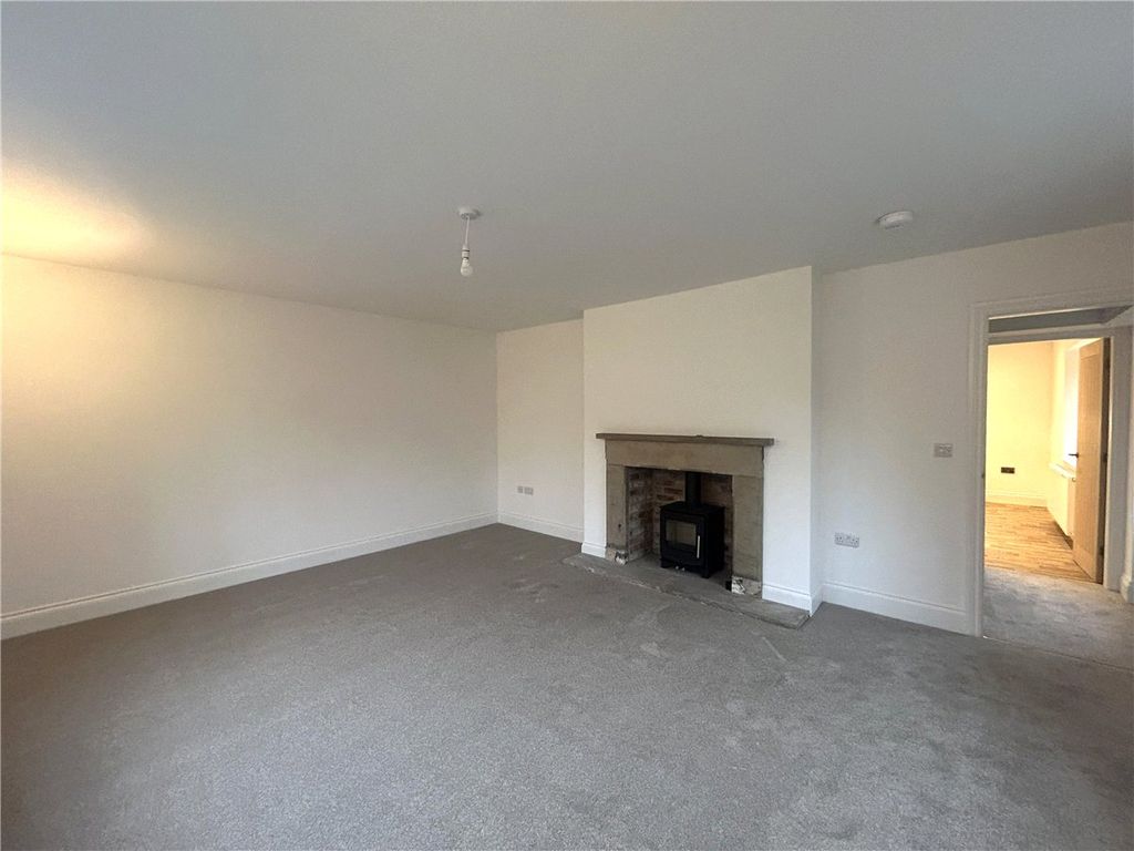 Property photo 3 of 11 Picture 3