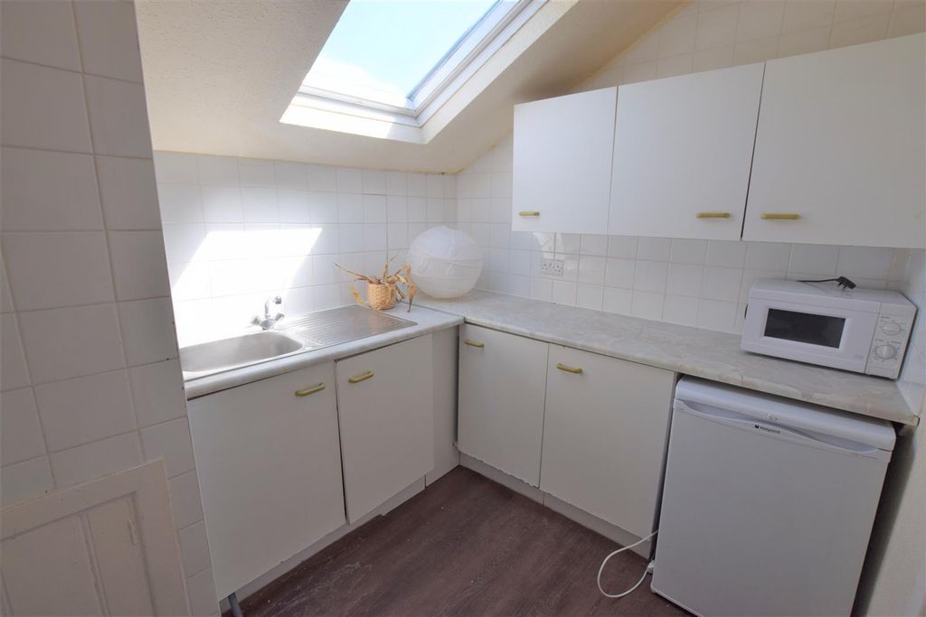 Property photo 3 of 5 Kitchen