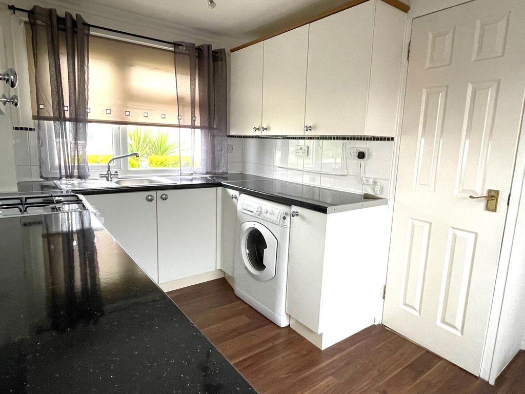 Property photo 3 of 20 Kitchen