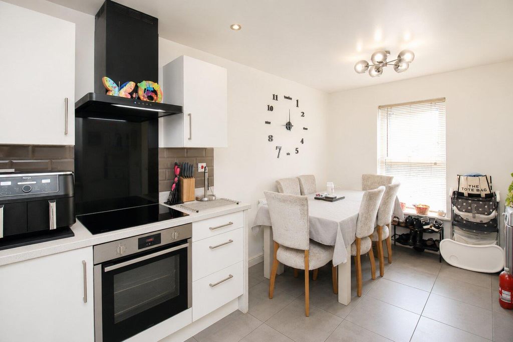 Property photo 3 of 15 Kitchen/Diner