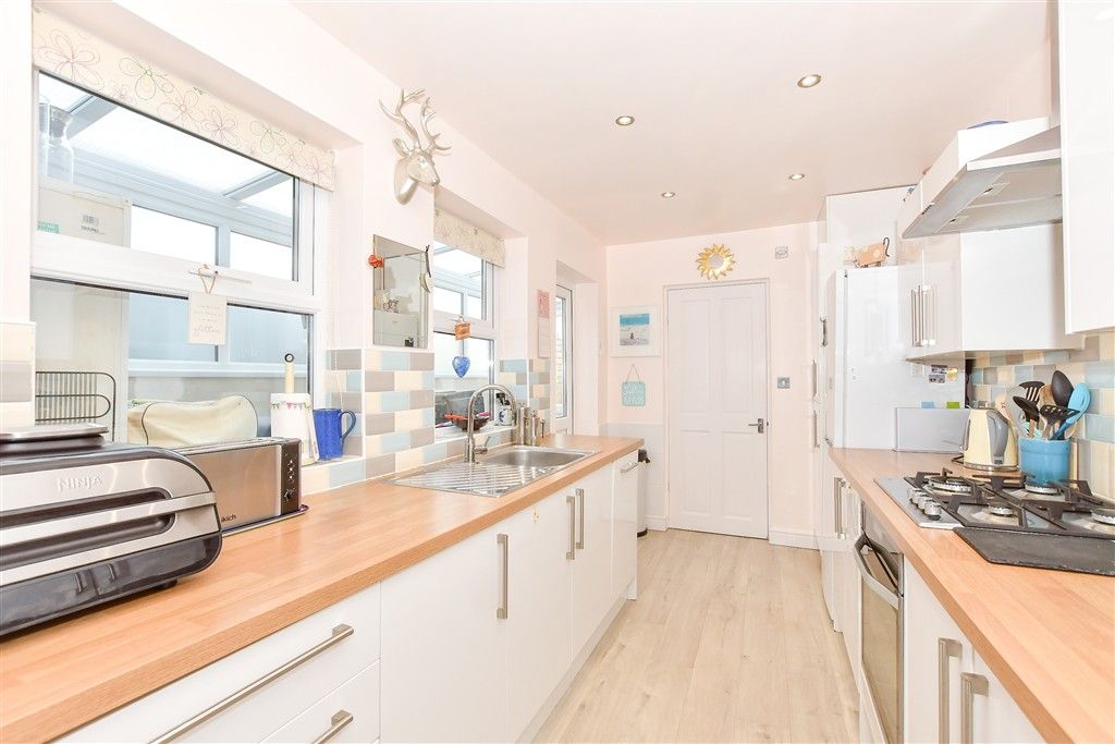 Property photo 2 of 8 Kitchen