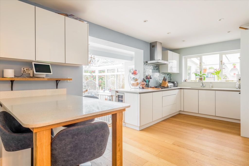 Property photo 2 of 22 Image