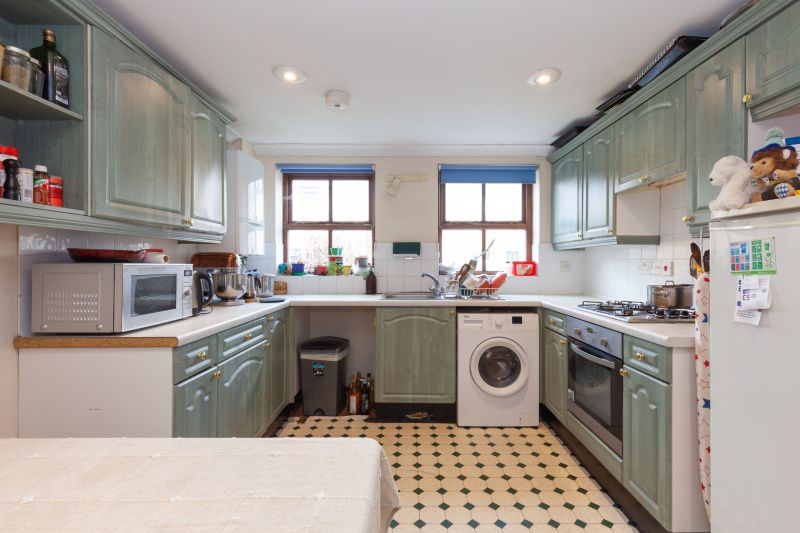 Property photo 3 of 9 Kitchen