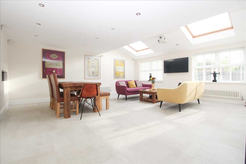 Property photo 2 of 29 Feature Photo