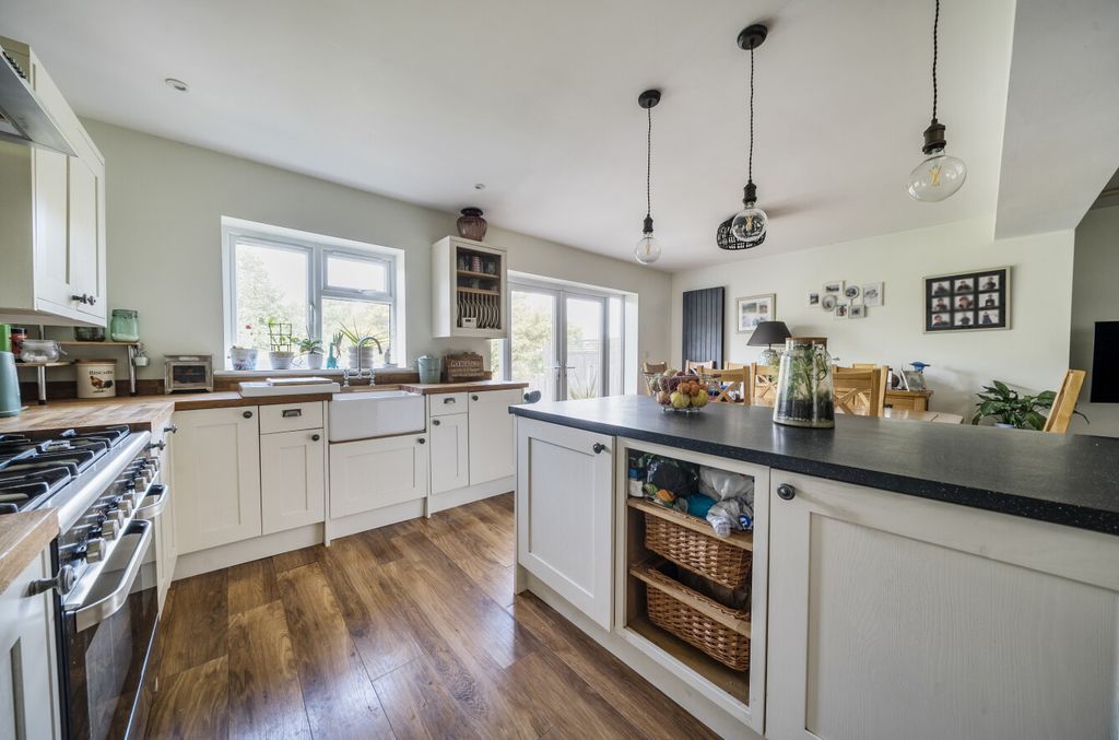 Property photo 3 of 22 1347401-20-68c015...