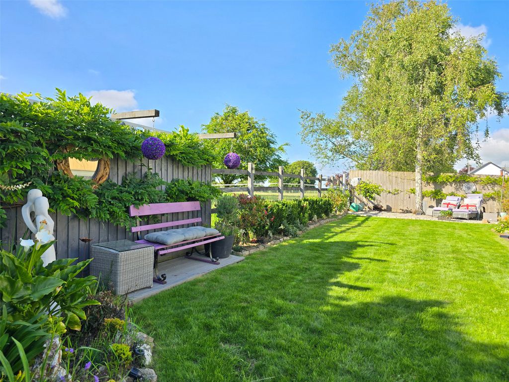 Property photo 2 of 32 Picture No. 02