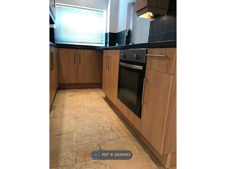 Property photo 2 of 11 Kitchen