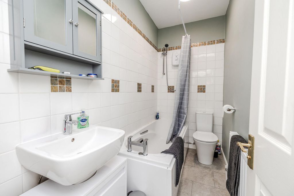 Property photo 3 of 22 Bathroom