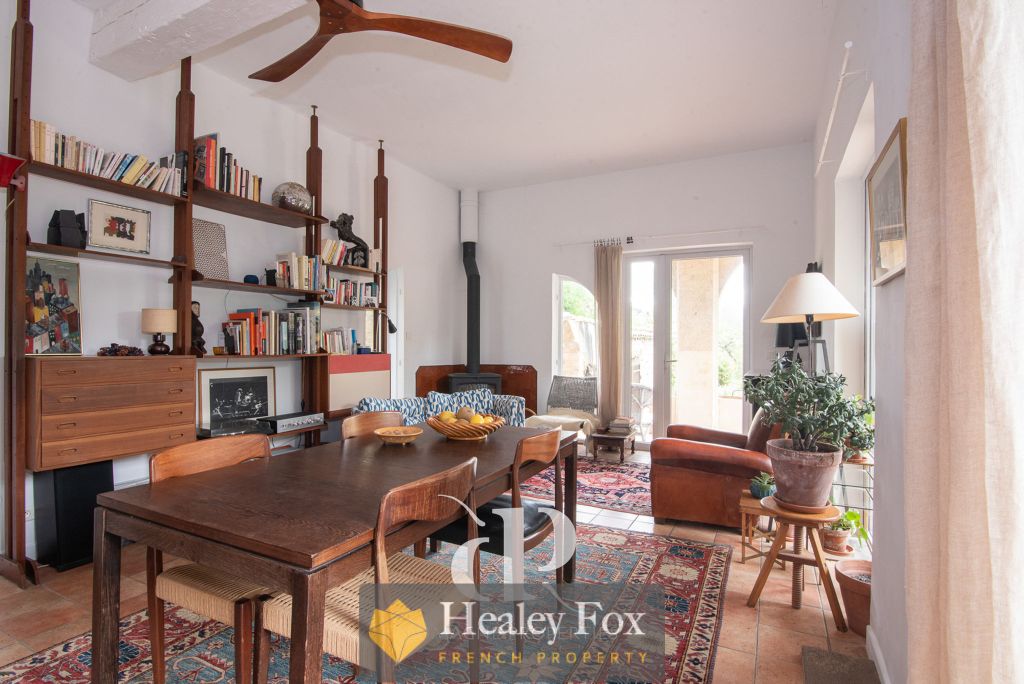 Property photo 2 of 33