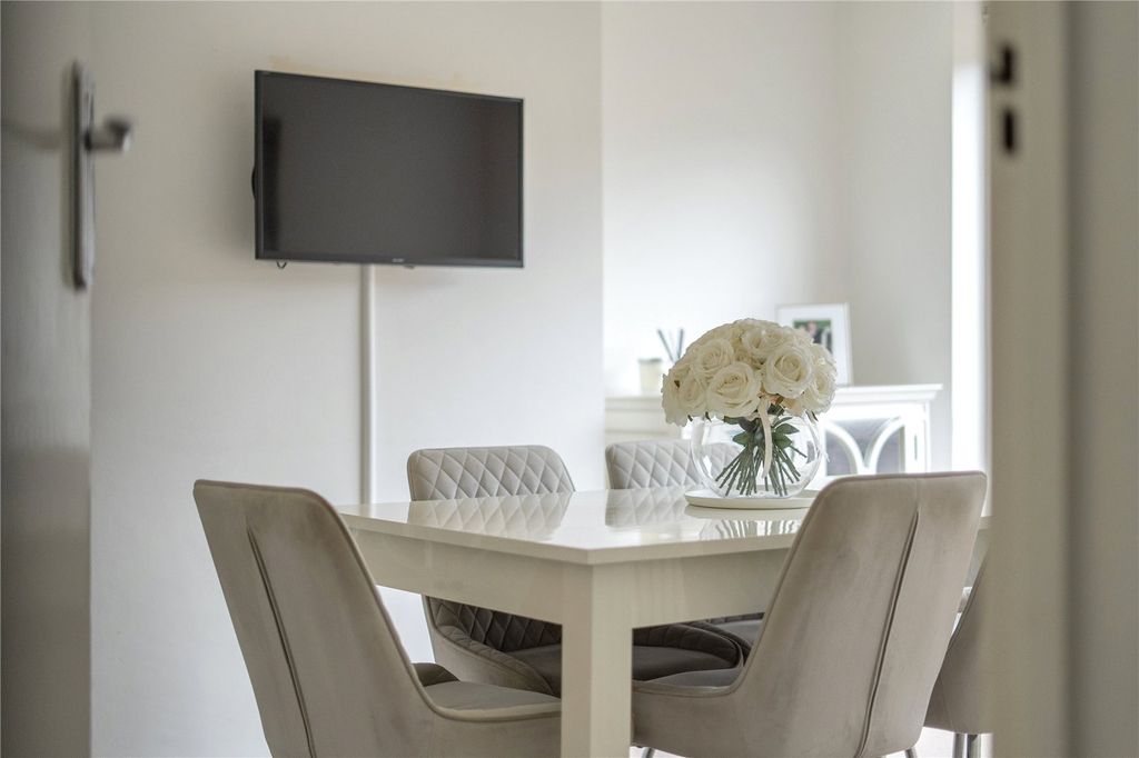 Property photo 1 of 20 Dining Room
