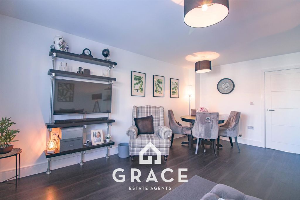 Property photo 3 of 17 Lounge/Dining Room