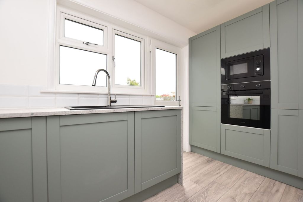 Property photo 3 of 15 Kitchen