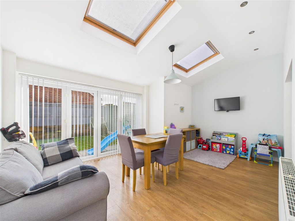 Property photo 1 of 15 Cam03303G0-Pr0256-Still015.Jpg