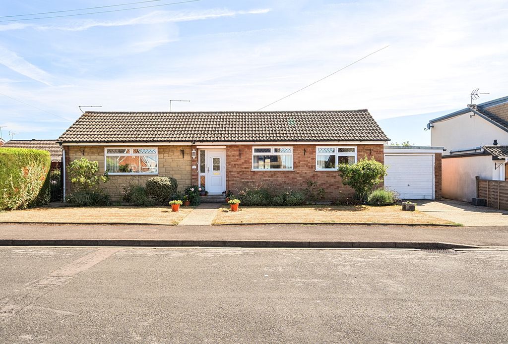 Property photo 1 of 14 1502816-2-19Fec25...