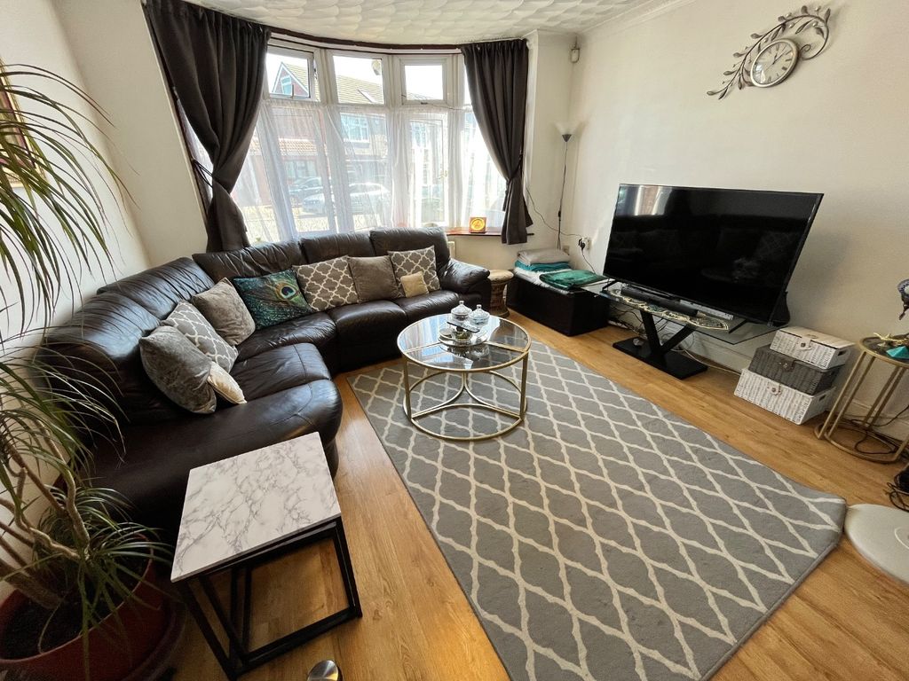 Property photo 2 of 12 3900282