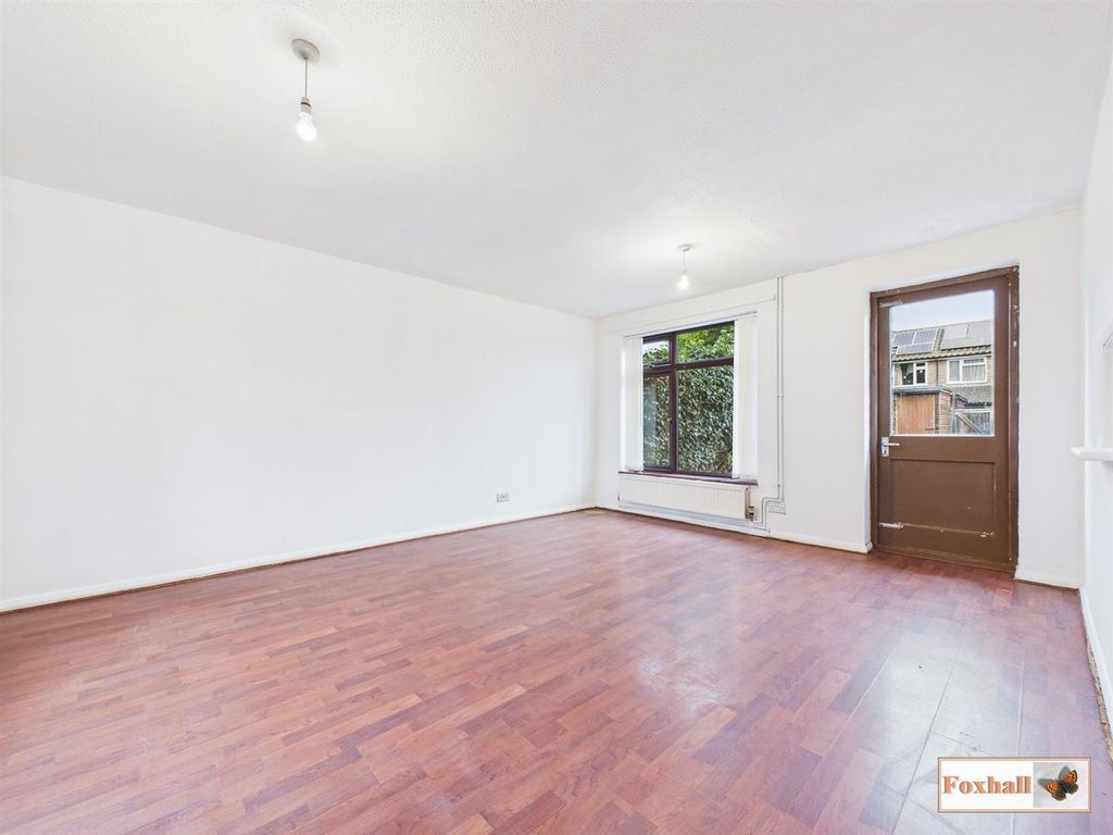 Property photo 3 of 25 Lounge