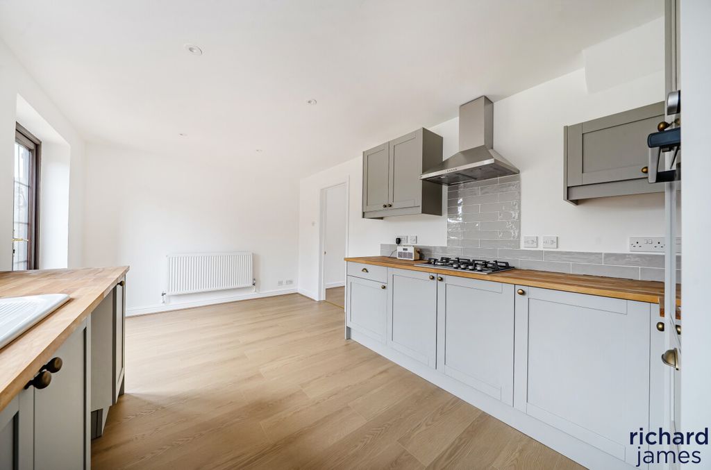 Property photo 3 of 24 0E7Ff3Fbaa0d4748B2Bc027852Cea8d5