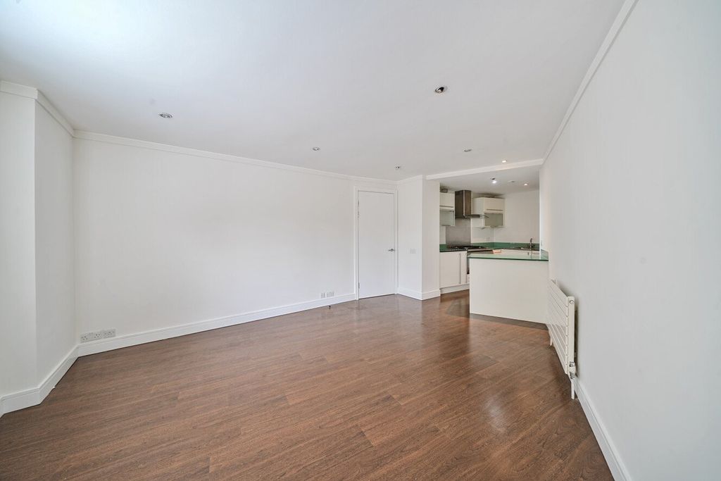 Property photo 2 of 12 Picture No. 11