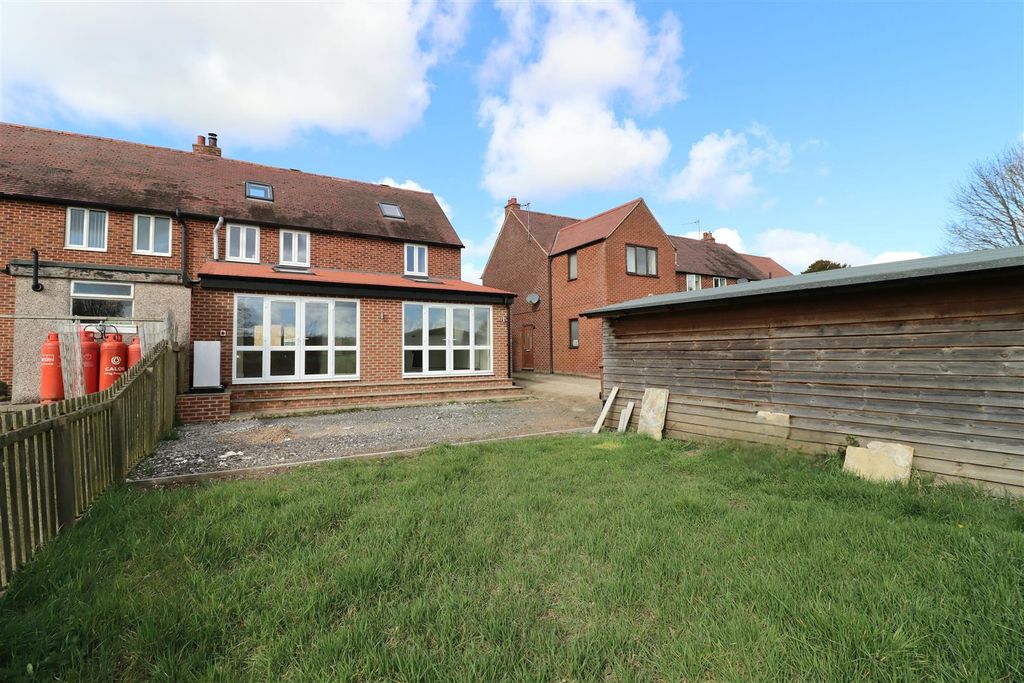 Property photo 2 of 13 Img_8000.Jpg