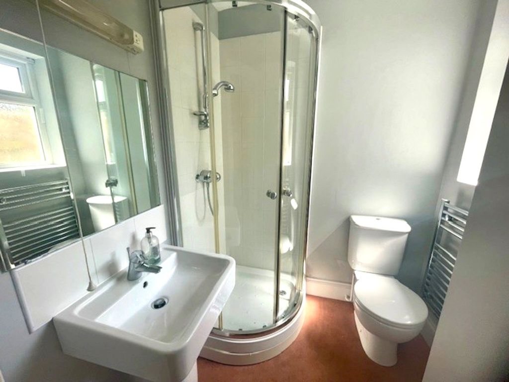 Property photo 3 of 14 En Suit