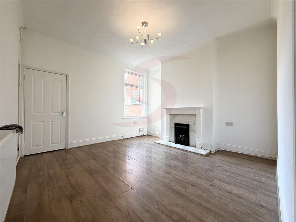 Property photo 3 of 11 Dining Room