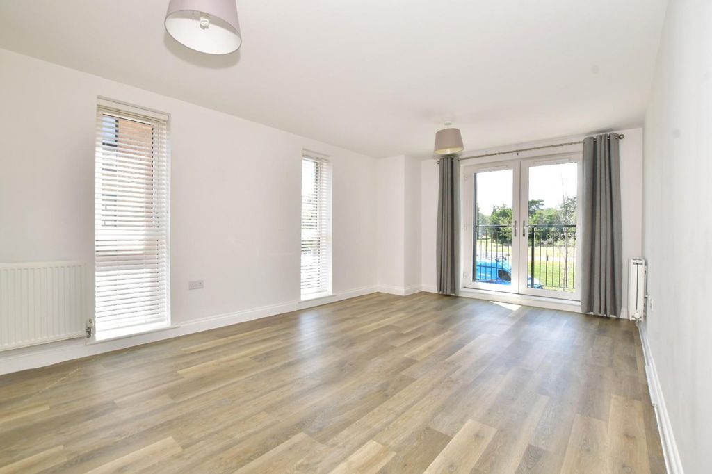 Property photo 3 of 10 901G2l2l - Kitchen-Living Room For Flat 4, 12 Will