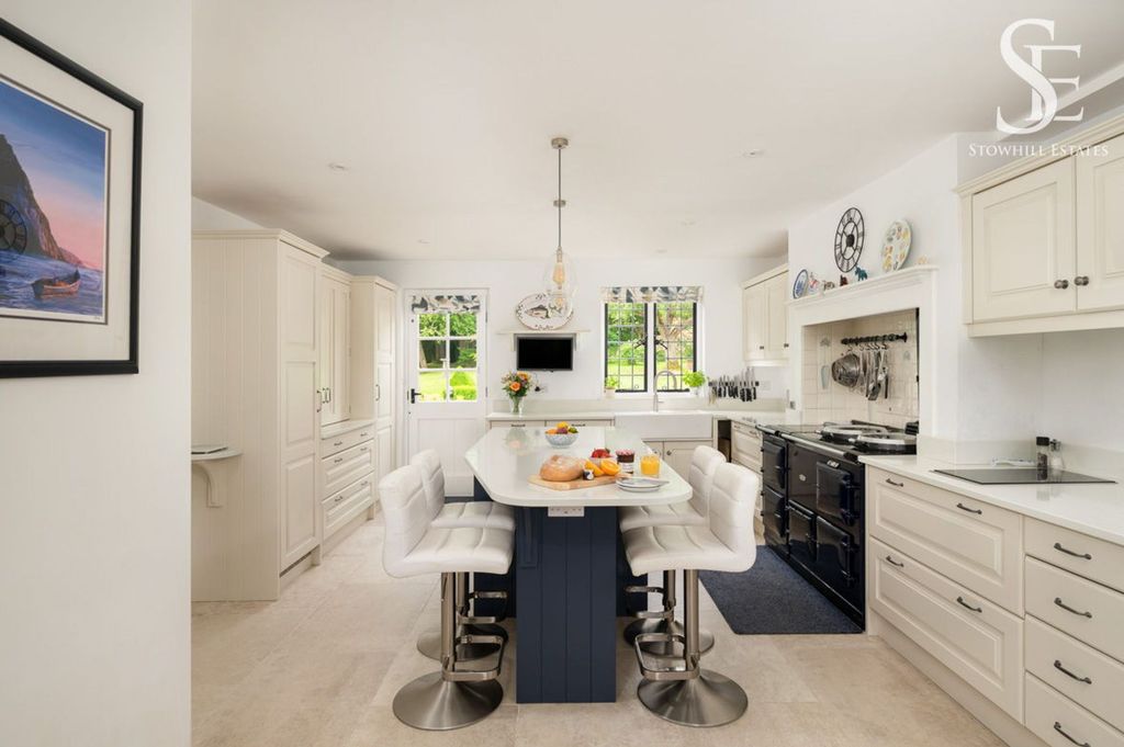 Property photo 3 of 29 Kitchen