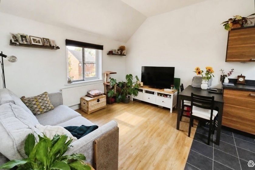 Property photo 2 of 8 Pbox-Img.Jpg