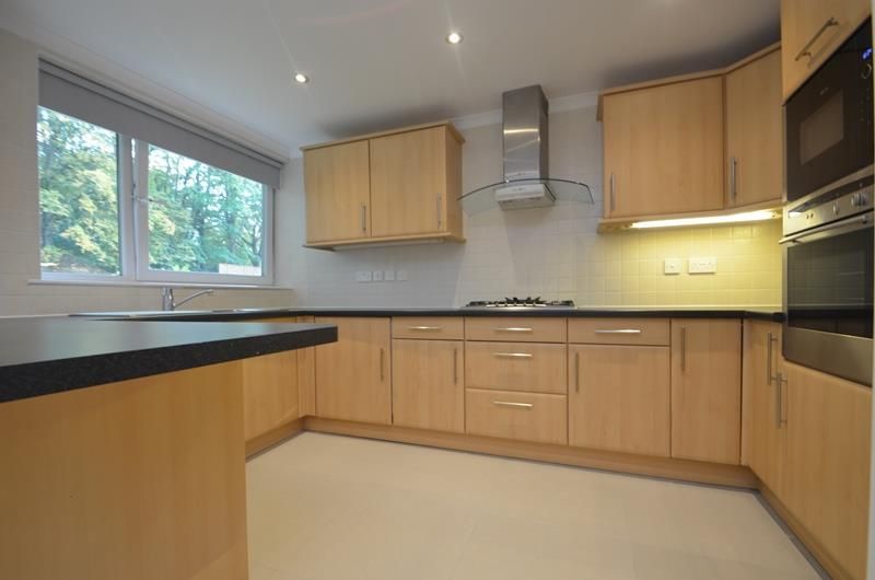 Property photo 3 of 8 Kitchen