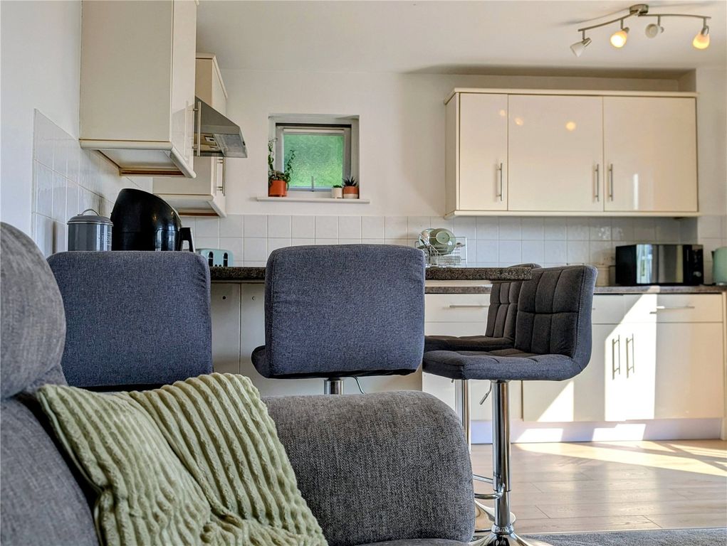 2 bed flat for salePark Lane, Kidderminster, Worcestershire DY11 photo 5