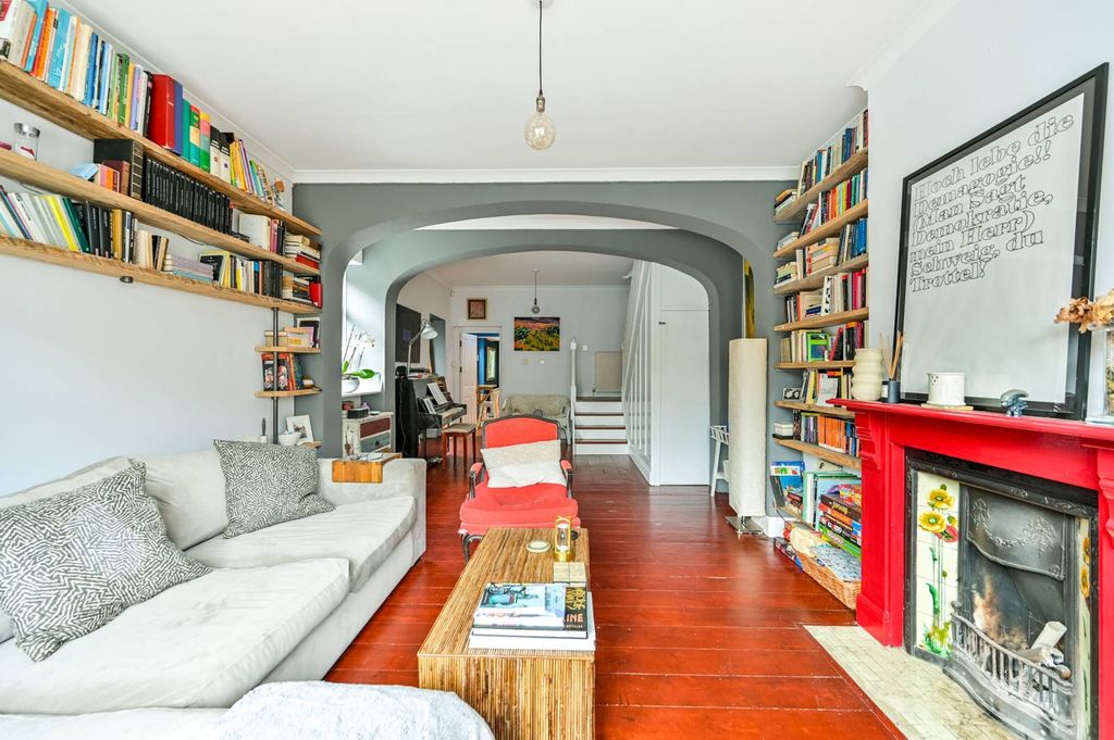 Property photo 1 of 18