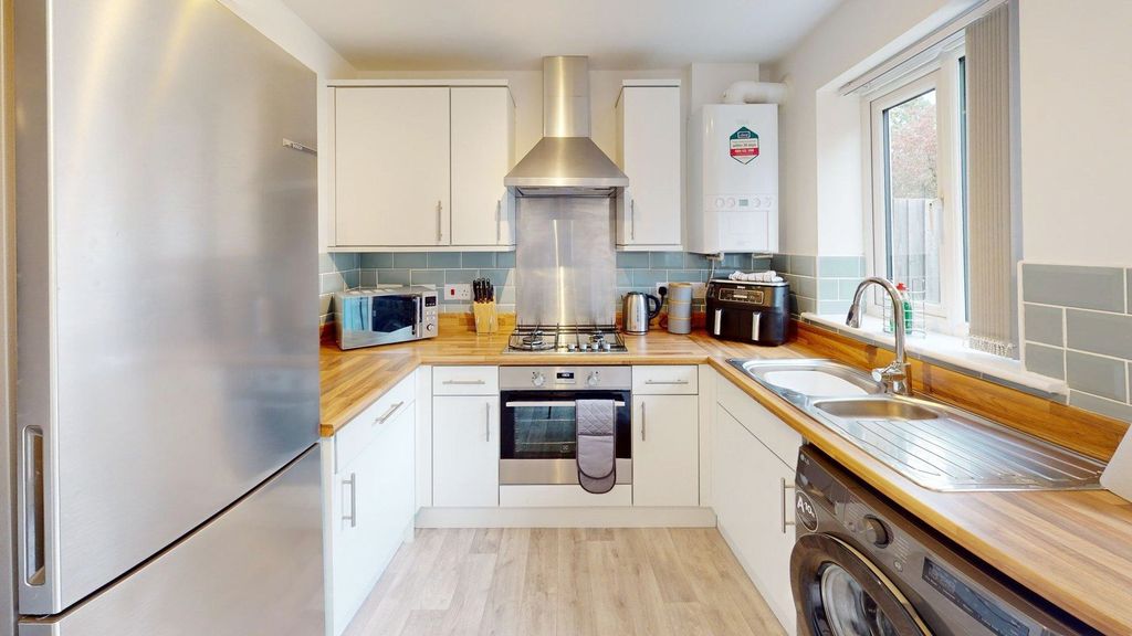 Property photo 3 of 14 Kitchen