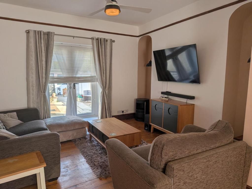 Property photo 2 of 10 Lounge
