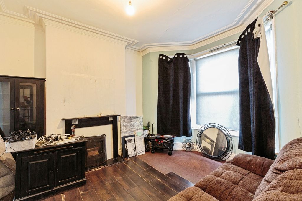 Property photo 3 of 17 Photo