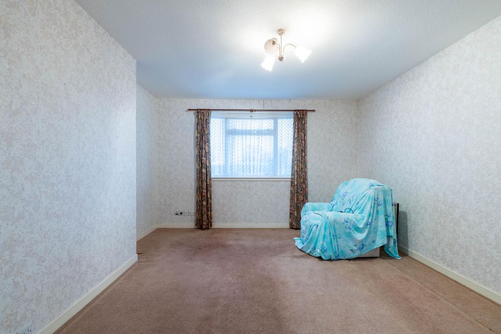 Property photo 2 of 16 Living Room