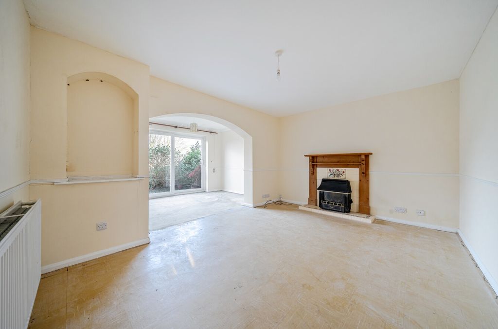 Property photo 3 of 28 Living Room