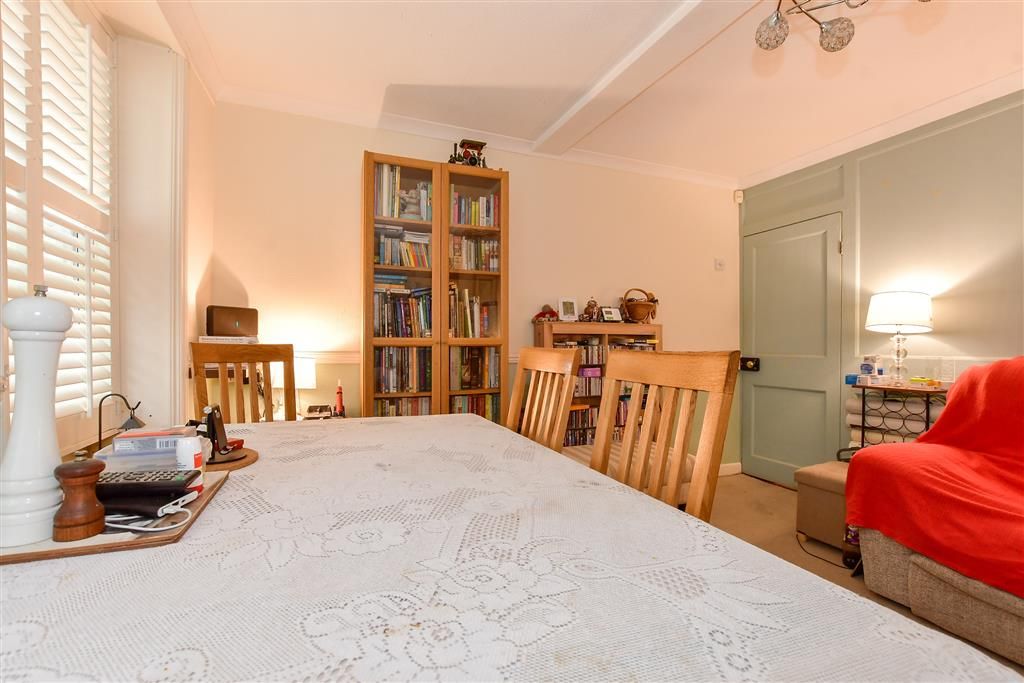 Property photo 3 of 11 Lounge