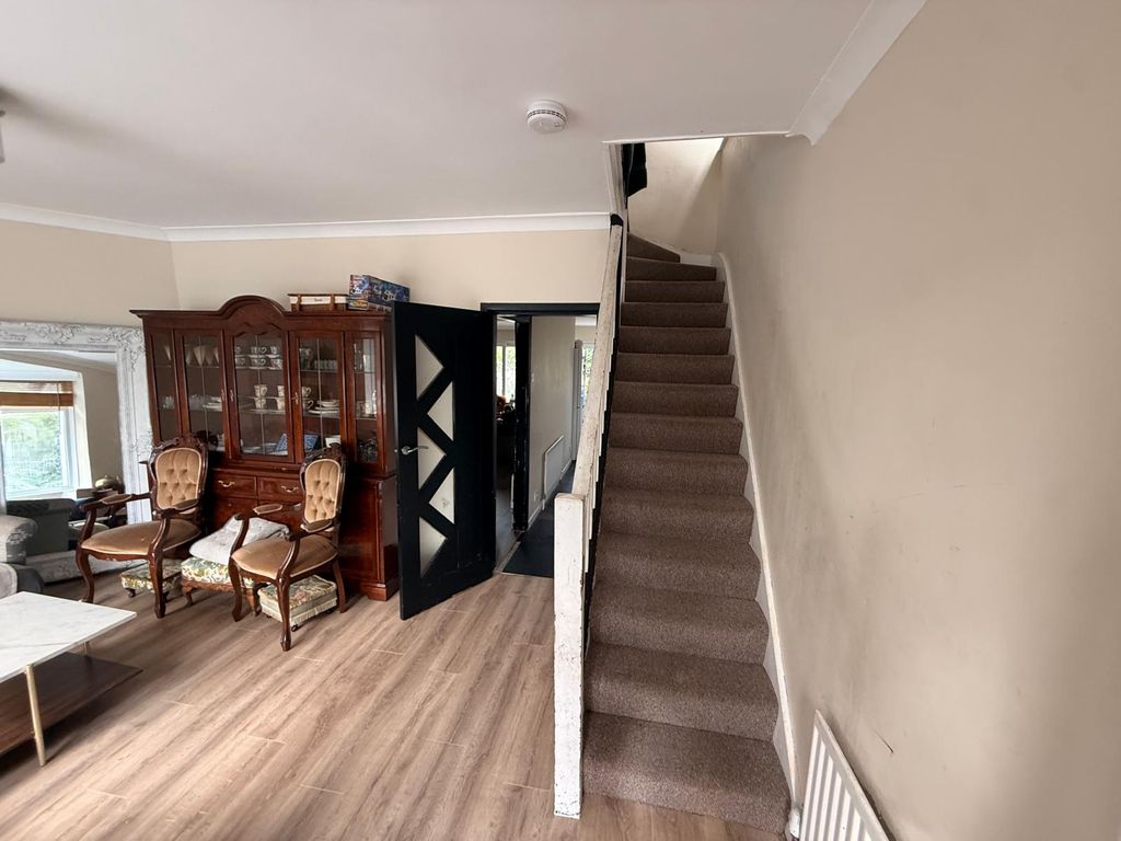 Property photo 3 of 27