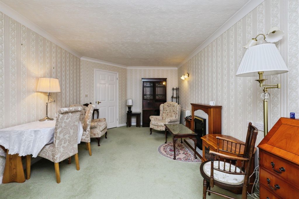 Property photo 3 of 12