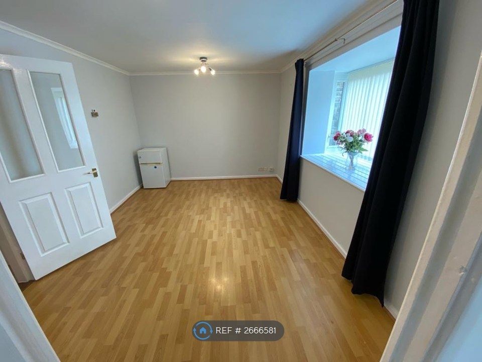 Property photo 3 of 16 Living Room