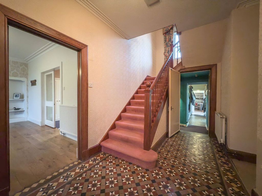 Property photo 2 of 47